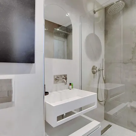 Appartement Authentic - 2br - 6p - Moulin Rouge Paris