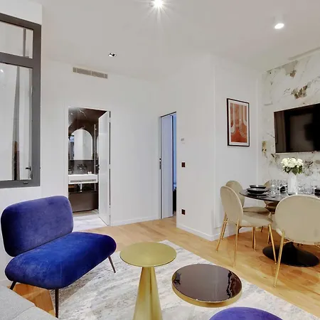 Апартаменты Authentic - 2br - 6p - Moulin Rouge *